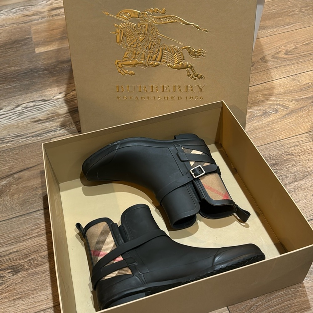 BURBERRY Riddlestone Short Rain Boots